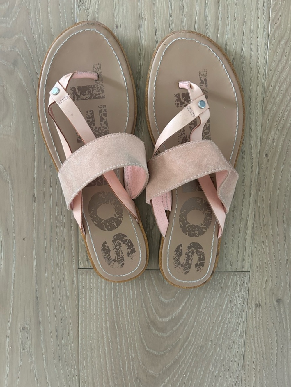 Sorel Women's Light Coral Leather Thong Sandals